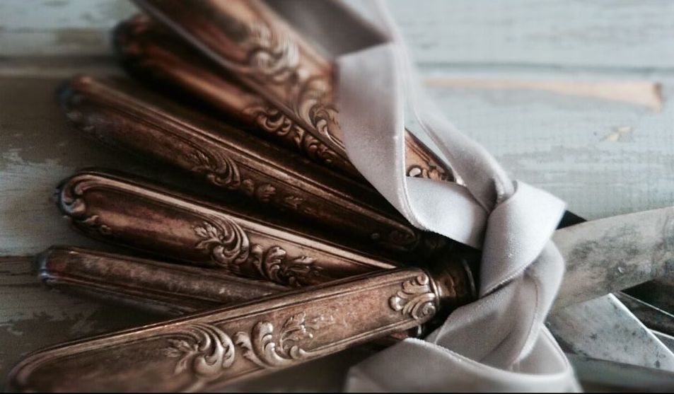 Le posate: storia e linguaggio segreto. - Segni Particolari
